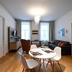 Centre Chic 2/4 Apartment