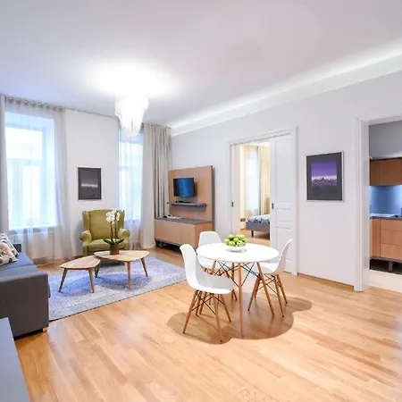 Apartamento Centre Chic 2/4 *