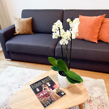 Apartamento Centre Chic 2/4 *