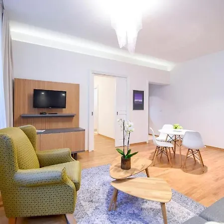 דירה Centre Chic 2/4 *