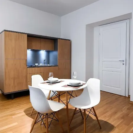 דירה Centre Chic 2/4 *